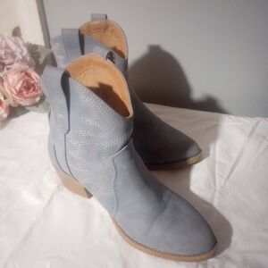 Stylish Gray Ankle Boots for Women